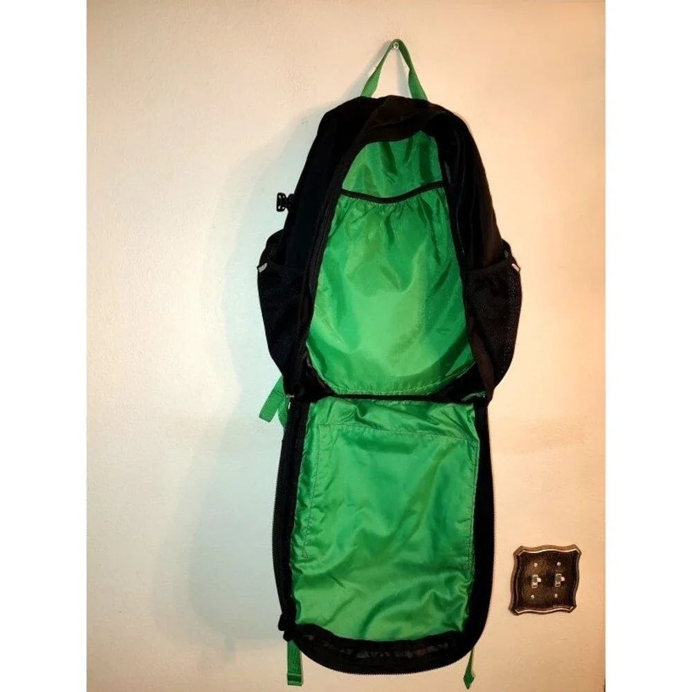 Adults The North Face Wasatch Hiking Climbing Black & Green Backpack